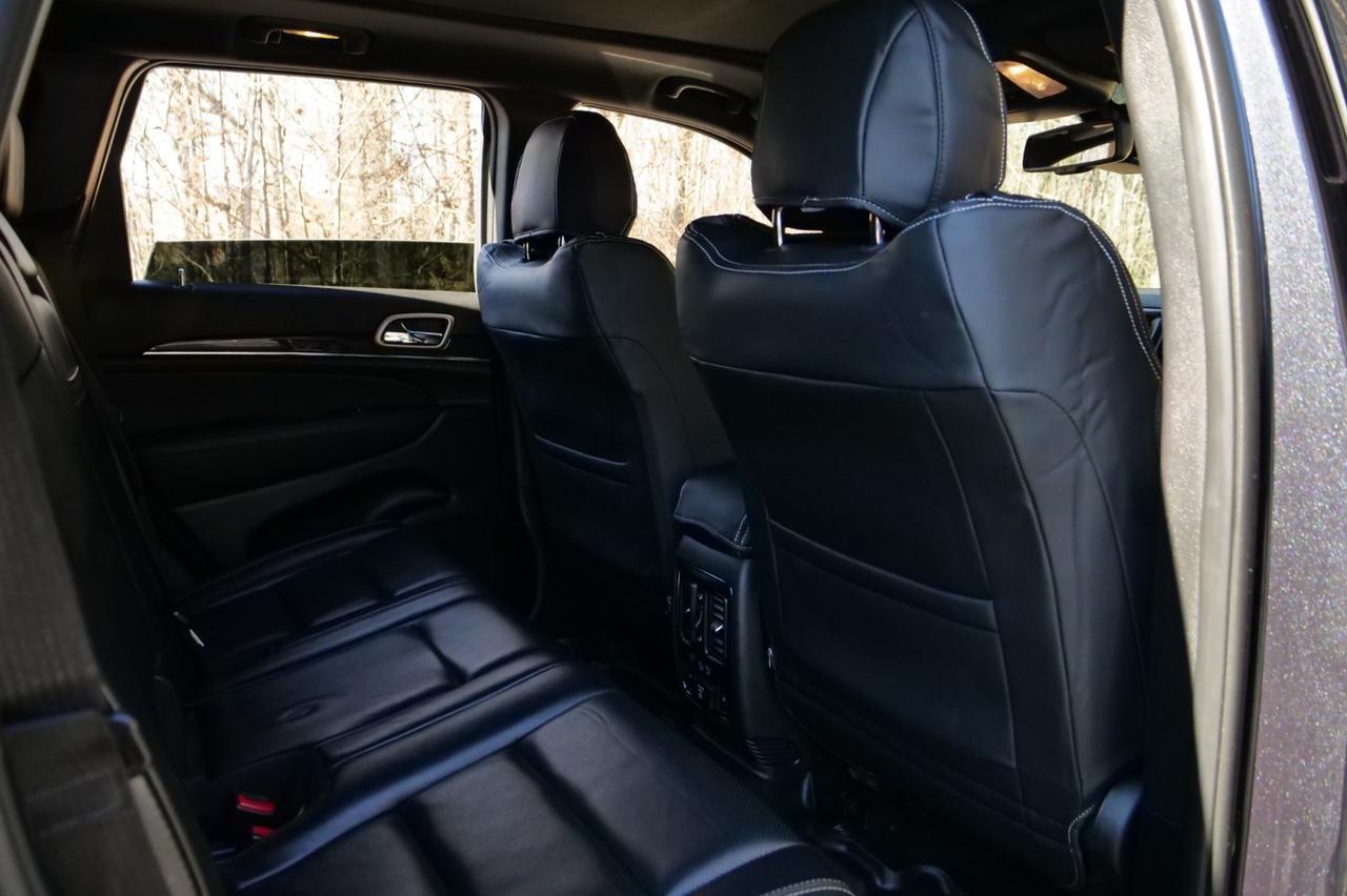 2015 Jeep Grand Cherokee Overland 4WD / 5.7L V8 / Cooled Seats / PANO Sunroof! Lincolnton NC