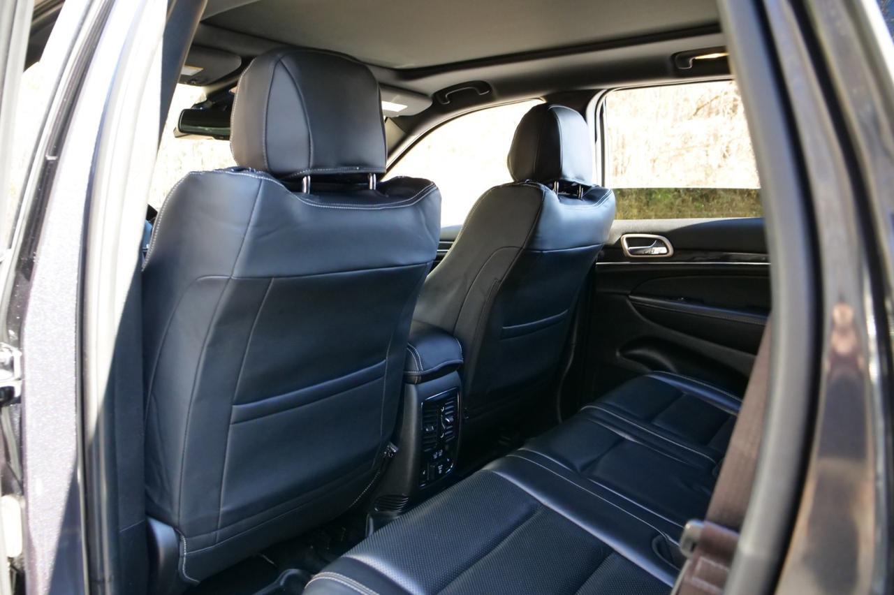 2015 Jeep Grand Cherokee Overland 4WD / 5.7L V8 / Cooled Seats / PANO Sunroof! Lincolnton NC