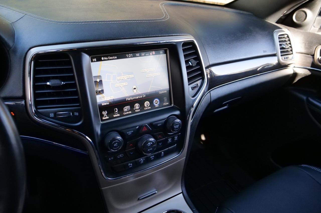 2015 Jeep Grand Cherokee Overland 4WD / 5.7L V8 / Cooled Seats / PANO Sunroof! Lincolnton NC