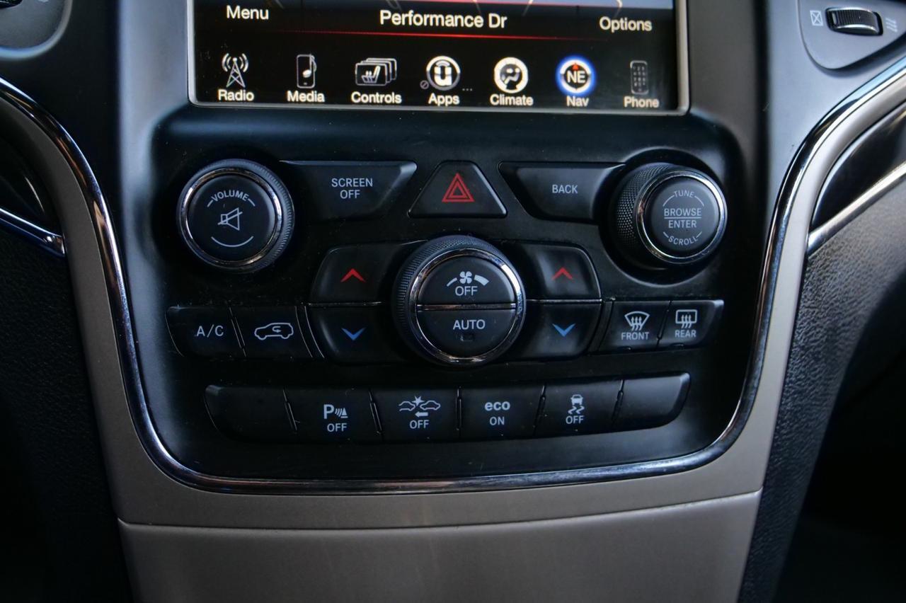 2015 Jeep Grand Cherokee Overland 4WD / 5.7L V8 / Cooled Seats / PANO Sunroof! Lincolnton NC