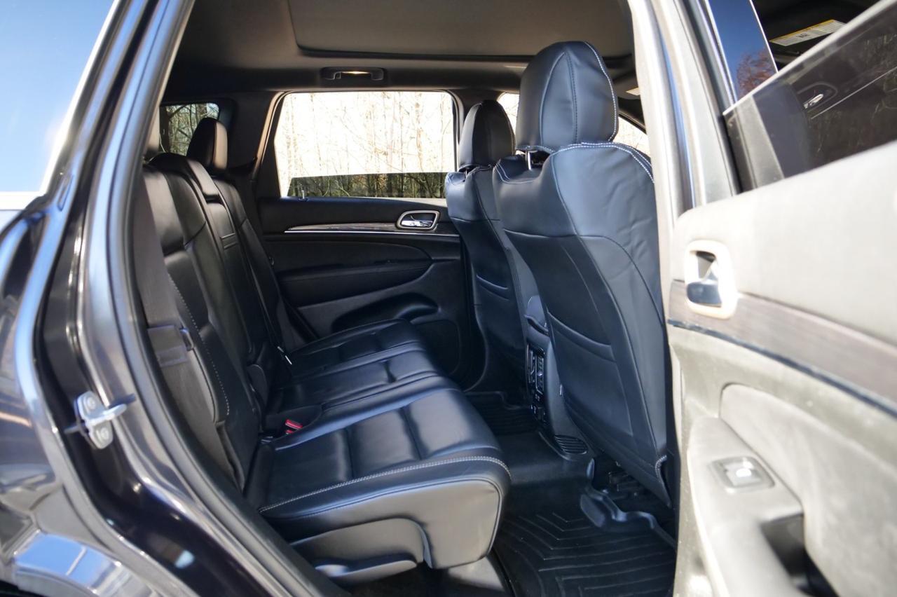 2015 Jeep Grand Cherokee Overland 4WD / 5.7L V8 / Cooled Seats / PANO Sunroof! Lincolnton NC