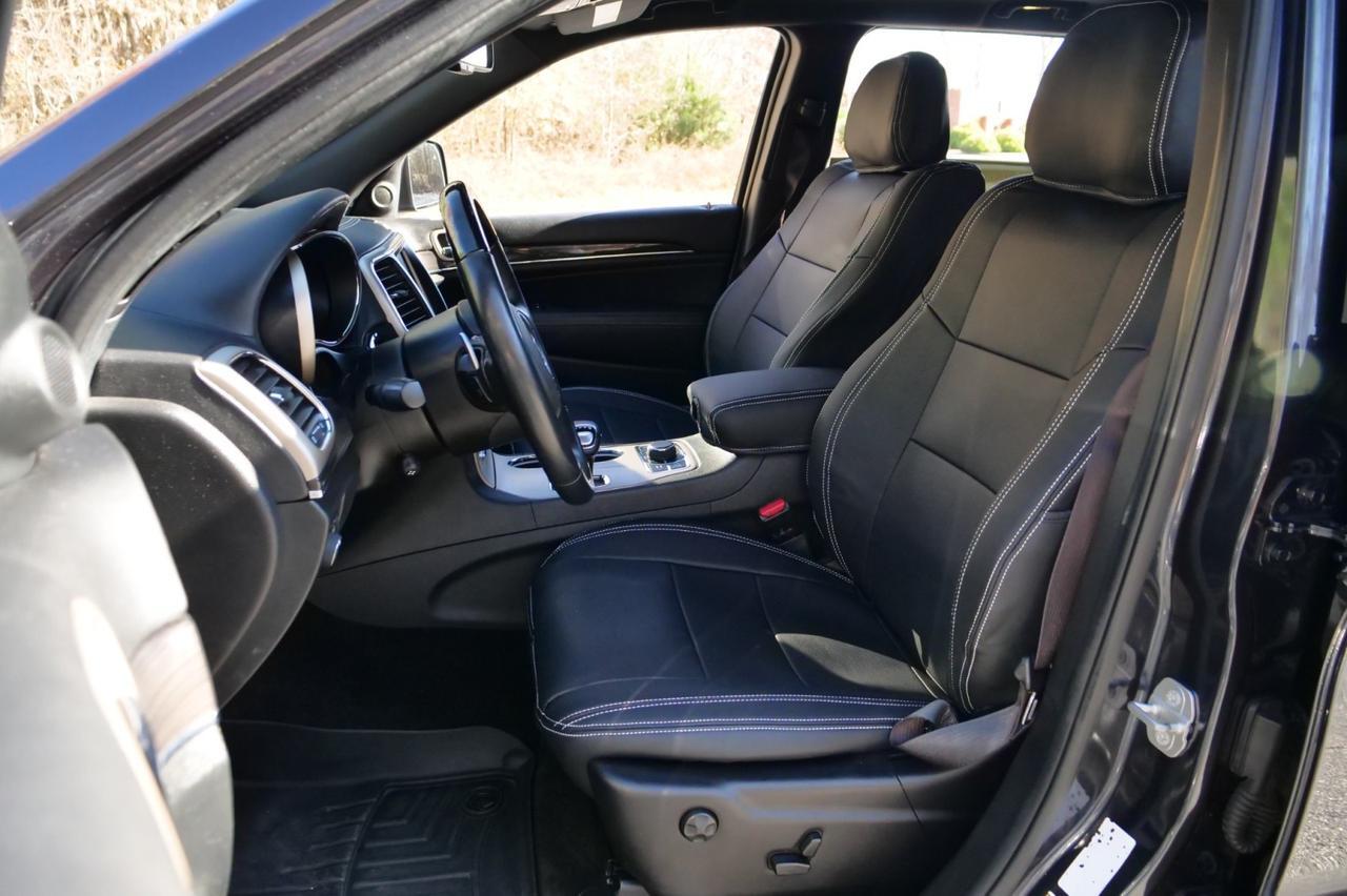 2015 Jeep Grand Cherokee Overland 4WD / 5.7L V8 / Cooled Seats / PANO Sunroof! Lincolnton NC