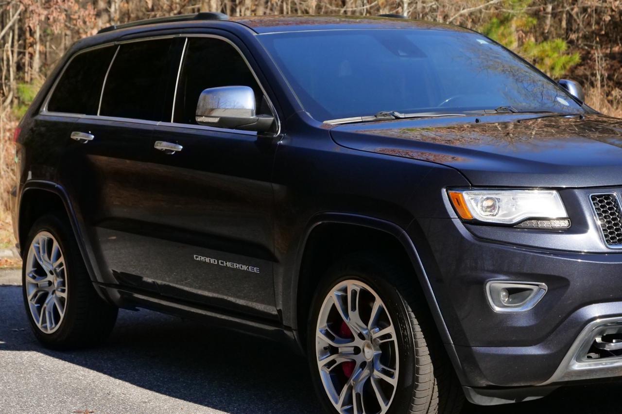 2015 Jeep Grand Cherokee Overland 4WD / 5.7L V8 / Cooled Seats / PANO Sunroof! Lincolnton NC