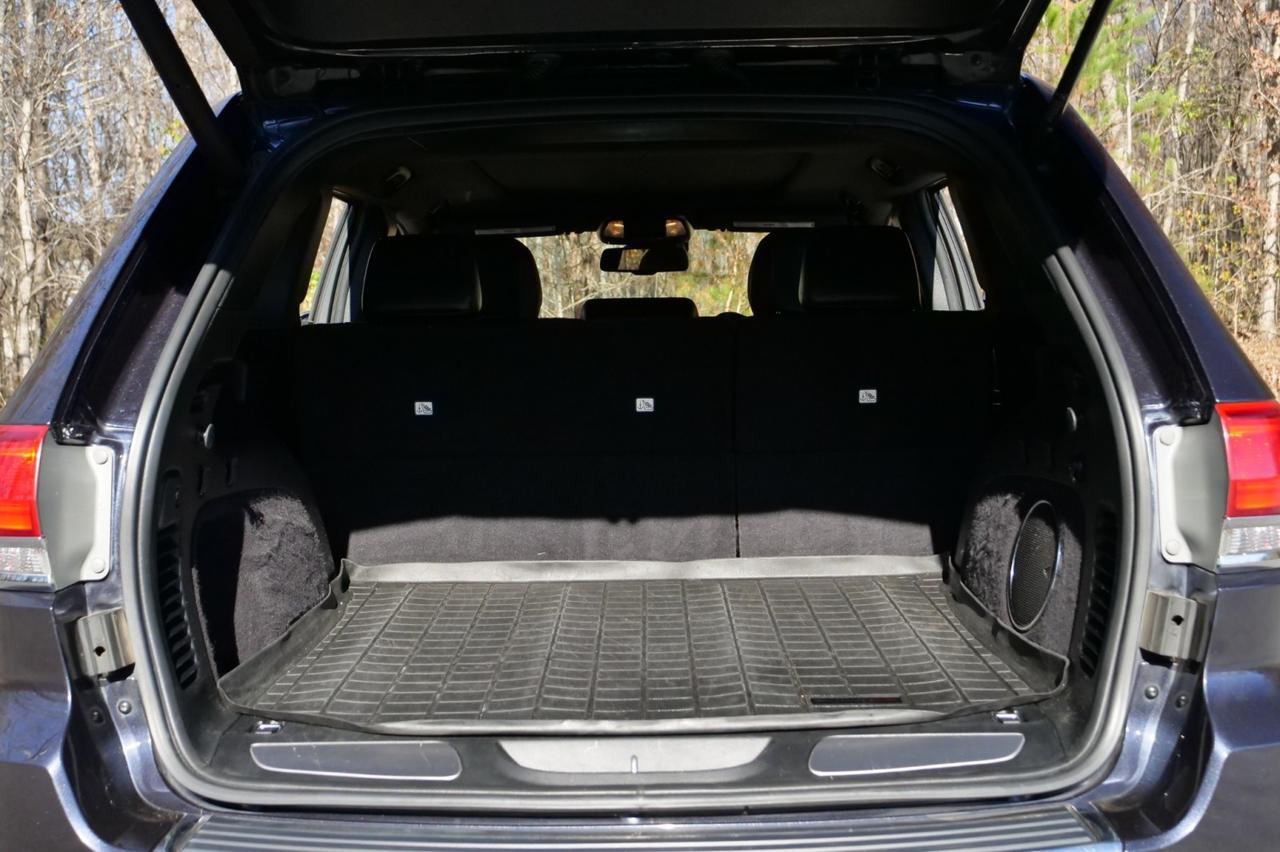 2015 Jeep Grand Cherokee Overland 4WD / 5.7L V8 / Cooled Seats / PANO Sunroof! Lincolnton NC