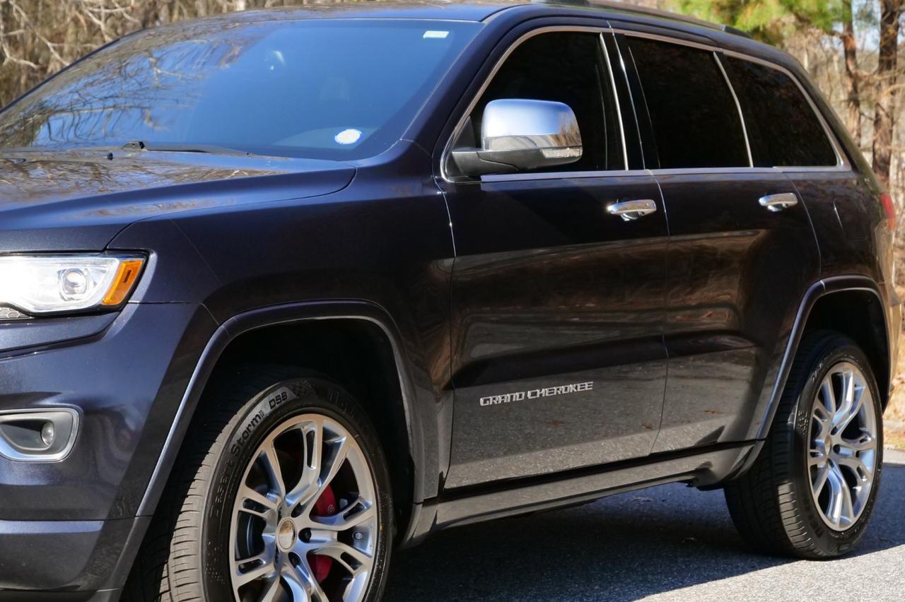 2015 Jeep Grand Cherokee Overland 4WD / 5.7L V8 / Cooled Seats / PANO Sunroof! Lincolnton NC