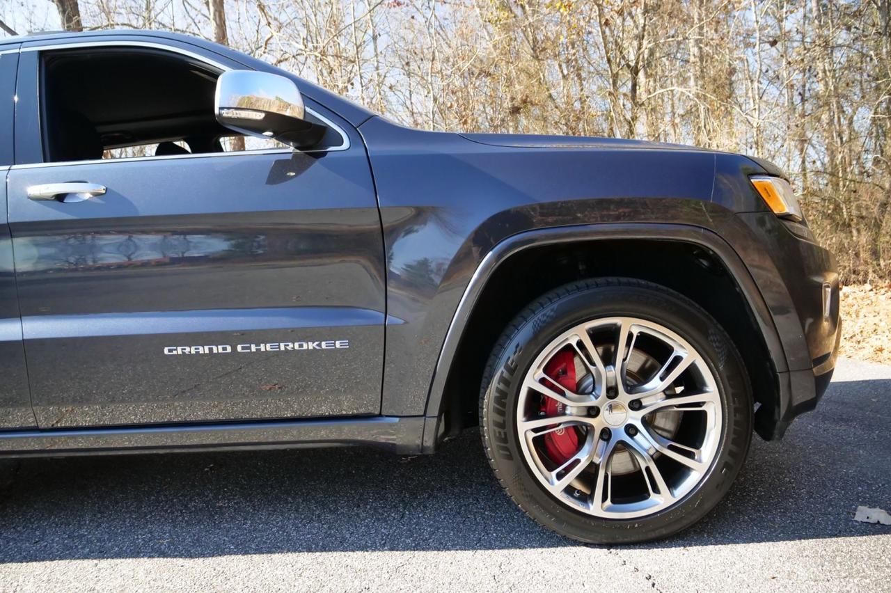 2015 Jeep Grand Cherokee Overland 4WD / 5.7L V8 / Cooled Seats / PANO Sunroof! Lincolnton NC