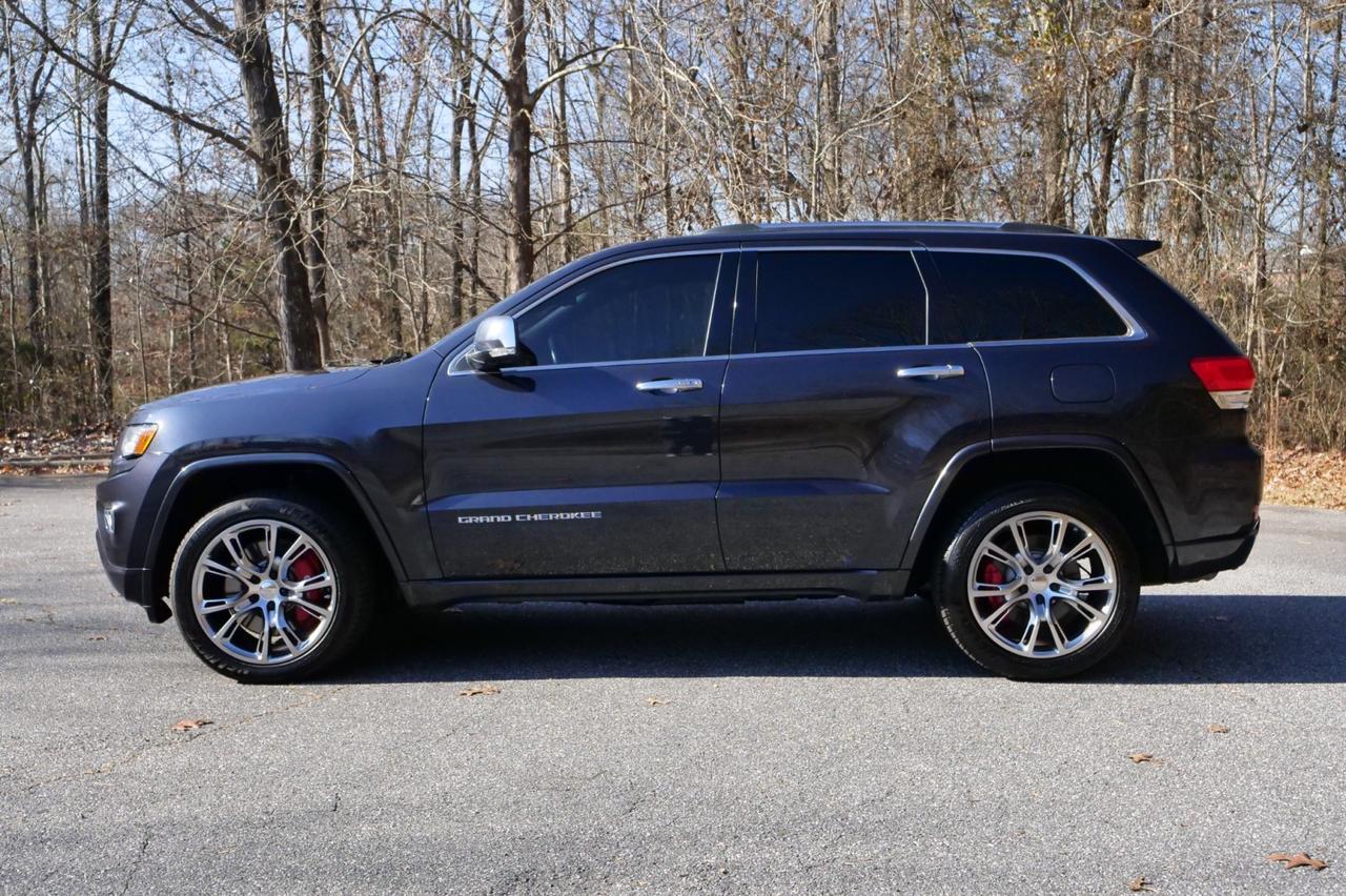 2015 Jeep Grand Cherokee Overland 4WD / 5.7L V8 / Cooled Seats / PANO Sunroof! Lincolnton NC