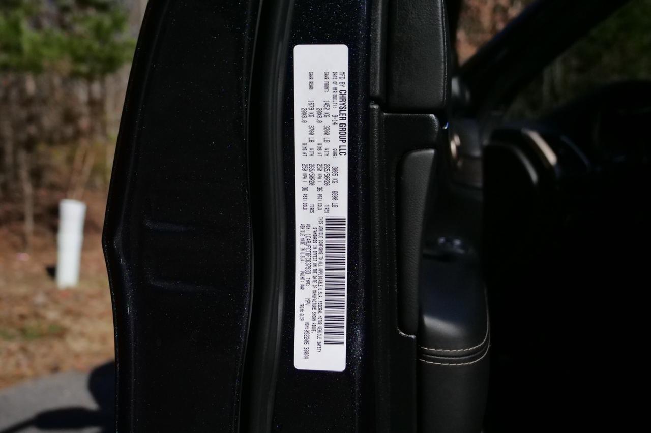 2015 Jeep Grand Cherokee Overland 4WD / 5.7L V8 / Cooled Seats / PANO Sunroof! Lincolnton NC