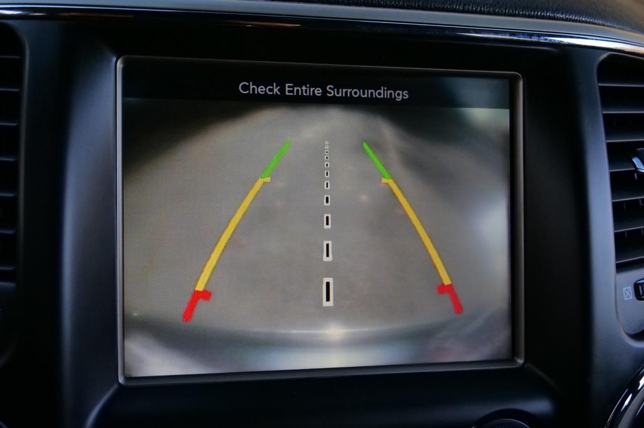 2015 Jeep Grand Cherokee Overland 4WD / 5.7L V8 / Cooled Seats / PANO Sunroof! Lincolnton NC