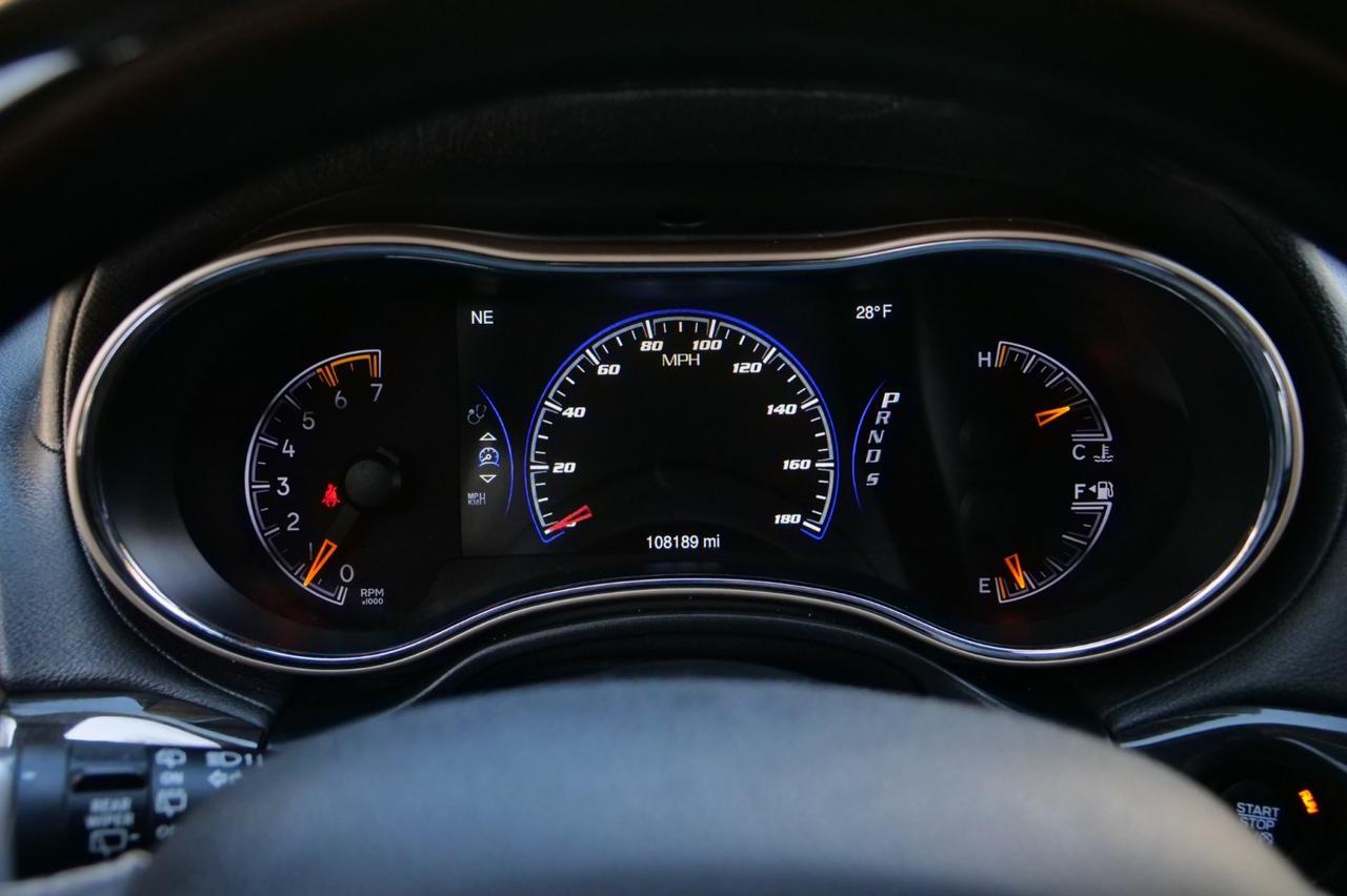 2015 Jeep Grand Cherokee Overland 4WD / 5.7L V8 / Cooled Seats / PANO Sunroof! Lincolnton NC