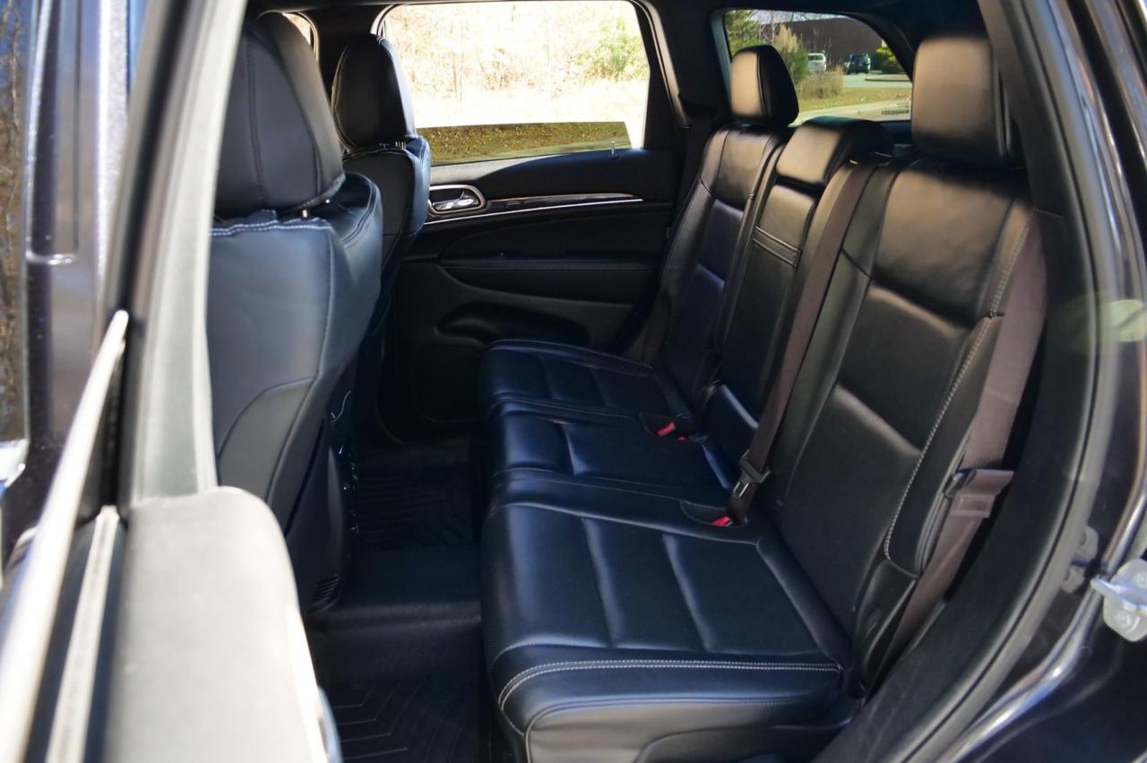 2015 Jeep Grand Cherokee Overland 4WD / 5.7L V8 / Cooled Seats / PANO Sunroof! Lincolnton NC