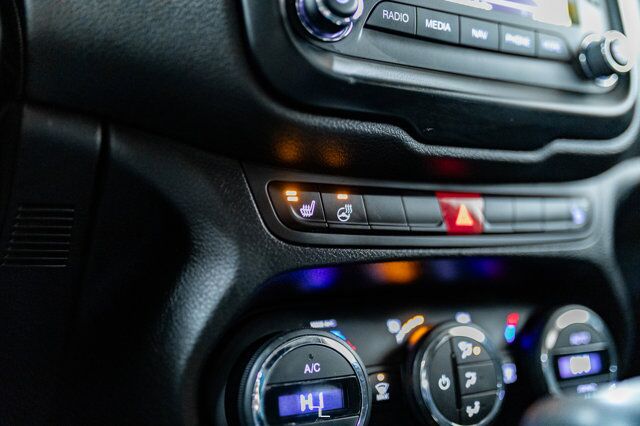 2015 Jeep Renegade 4x4 North Nav Roof BCam Red Deer AB