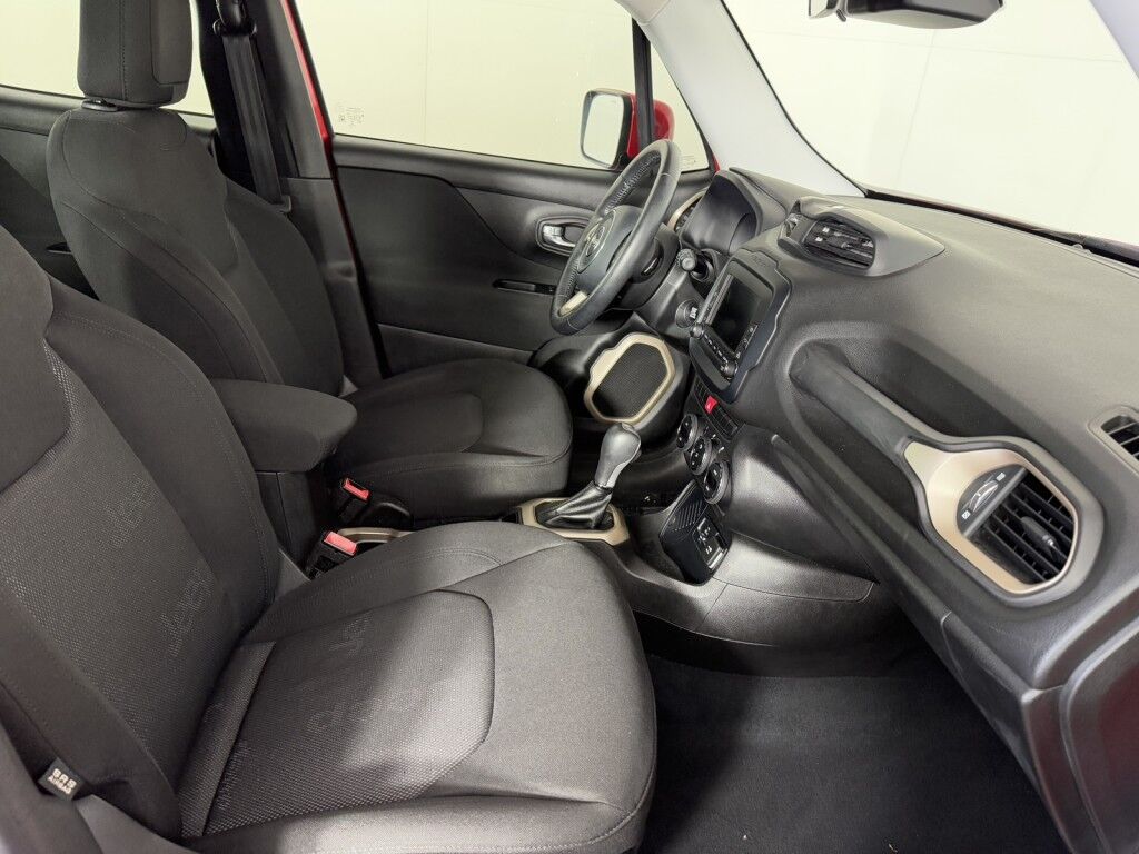 2015 Jeep Renegade Latitude w/Navigation/MySky Roof Maumee OH