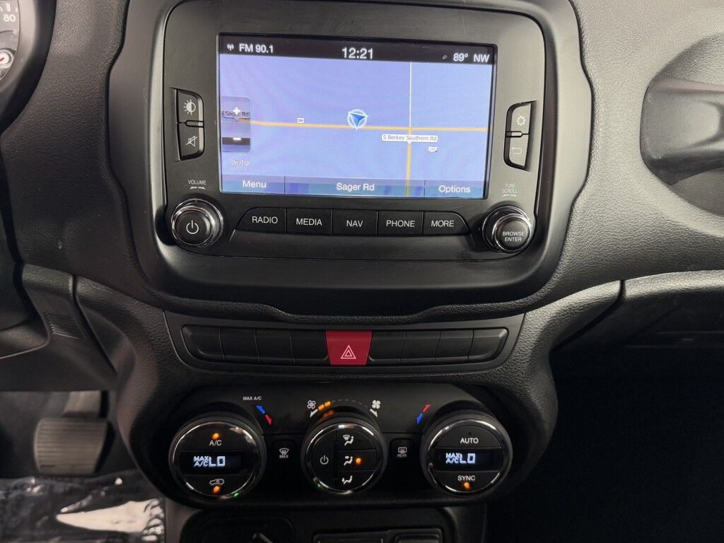 2015 Jeep Renegade Latitude w/Navigation/MySky Roof Maumee OH