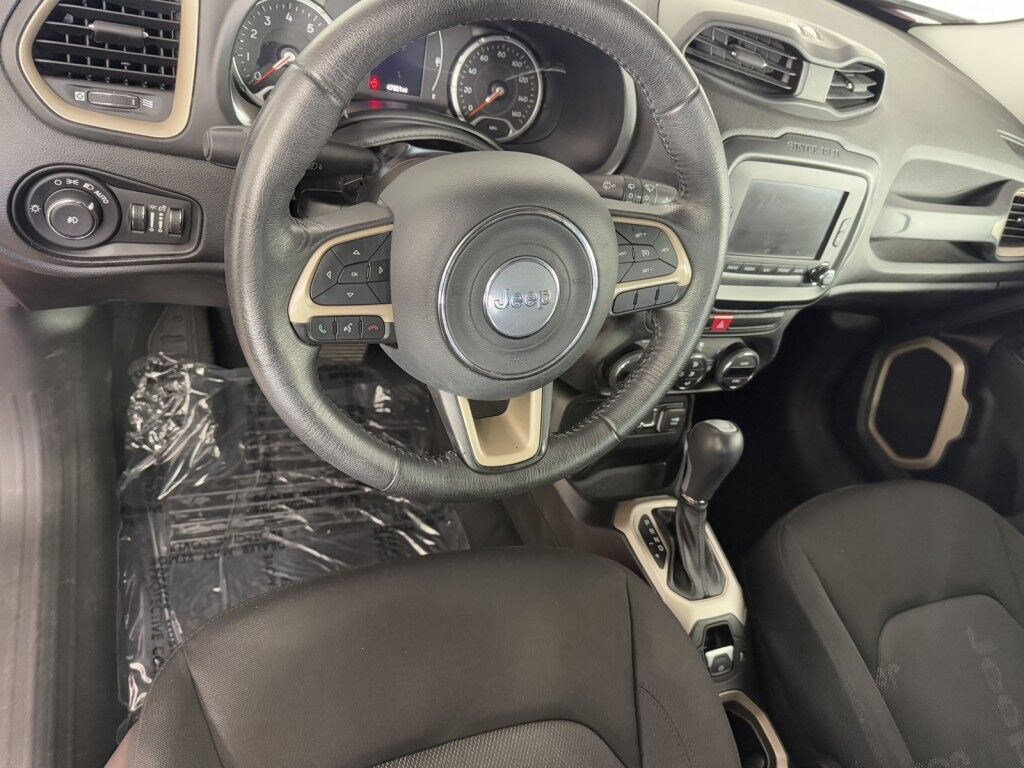 2015 Jeep Renegade Latitude w/Navigation/MySky Roof Maumee OH