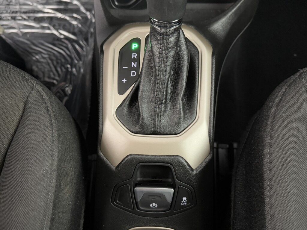 2015 Jeep Renegade Latitude w/Navigation/MySky Roof Maumee OH