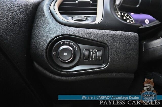 2015 Jeep Renegade Limited / 4X4 / Auto Start / Power & Heated Leather Seats / Heated Steering Wheel / Blind Spot Alert / Bluetooth / USB Input / Back Up Camera / Cruise Control / Keyless Entry & Start / 29 MPG / 1-Owner Anchorage AK
