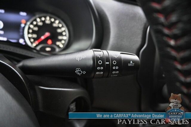 2015 Jeep Renegade Trailhawk / 4X4 / Heated Cloth Seats / Heated Steering Wheel / Auto Start / Open Air Sunroof / Bluetooth / Back Up Camera / Cruise Control / Keyless Entry & Start / Block Heater / Alloy Wheels / Tow Pkg Anchorage AK