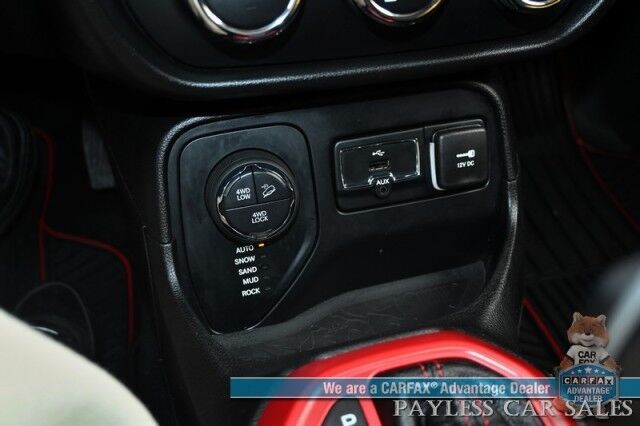 2015 Jeep Renegade Trailhawk / 4X4 / Heated Cloth Seats / Heated Steering Wheel / Auto Start / Open Air Sunroof / Bluetooth / Back Up Camera / Cruise Control / Keyless Entry & Start / Block Heater / Alloy Wheels / Tow Pkg Anchorage AK