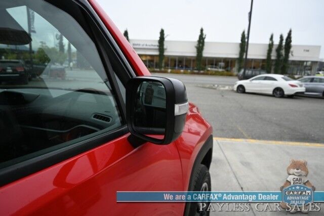 2015 Jeep Renegade Trailhawk / 4X4 / Heated Cloth Seats / Heated Steering Wheel / Auto Start / Open Air Sunroof / Bluetooth / Back Up Camera / Cruise Control / Keyless Entry & Start / Block Heater / Alloy Wheels / Tow Pkg Anchorage AK