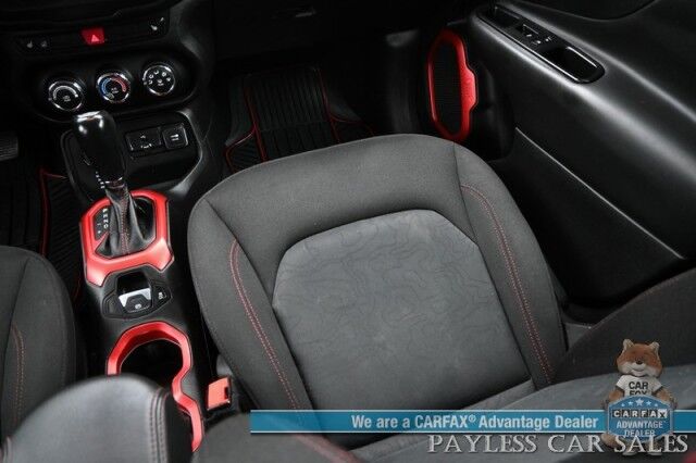 2015 Jeep Renegade Trailhawk / 4X4 / Heated Cloth Seats / Heated Steering Wheel / Auto Start / Open Air Sunroof / Bluetooth / Back Up Camera / Cruise Control / Keyless Entry & Start / Block Heater / Alloy Wheels / Tow Pkg Anchorage AK