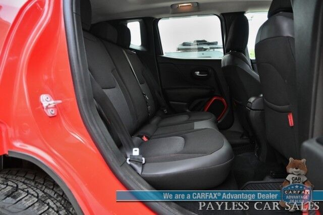 2015 Jeep Renegade Trailhawk / 4X4 / Heated Cloth Seats / Heated Steering Wheel / Auto Start / Open Air Sunroof / Bluetooth / Back Up Camera / Cruise Control / Keyless Entry & Start / Block Heater / Alloy Wheels / Tow Pkg Anchorage AK