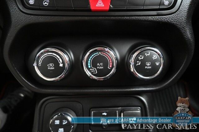 2015 Jeep Renegade Trailhawk / 4X4 / Heated Cloth Seats / Heated Steering Wheel / Auto Start / Open Air Sunroof / Bluetooth / Back Up Camera / Cruise Control / Keyless Entry & Start / Block Heater / Alloy Wheels / Tow Pkg Anchorage AK