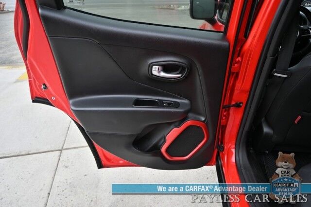 2015 Jeep Renegade Trailhawk / 4X4 / Heated Cloth Seats / Heated Steering Wheel / Auto Start / Open Air Sunroof / Bluetooth / Back Up Camera / Cruise Control / Keyless Entry & Start / Block Heater / Alloy Wheels / Tow Pkg Anchorage AK