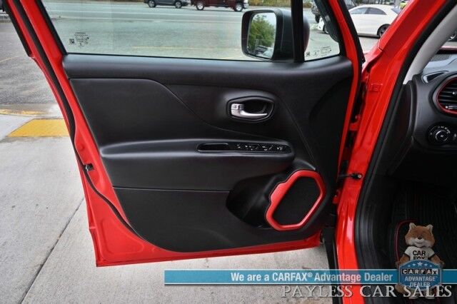 2015 Jeep Renegade Trailhawk / 4X4 / Heated Cloth Seats / Heated Steering Wheel / Auto Start / Open Air Sunroof / Bluetooth / Back Up Camera / Cruise Control / Keyless Entry & Start / Block Heater / Alloy Wheels / Tow Pkg Anchorage AK