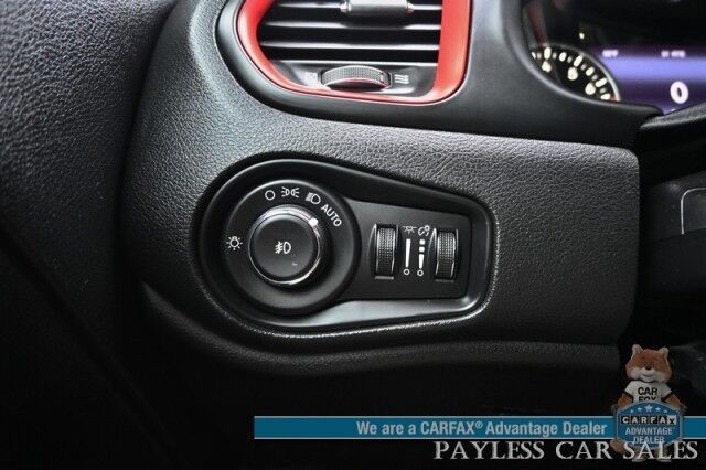2015 Jeep Renegade Trailhawk / 4X4 / Heated Cloth Seats / Heated Steering Wheel / Auto Start / Open Air Sunroof / Bluetooth / Back Up Camera / Cruise Control / Keyless Entry & Start / Block Heater / Alloy Wheels / Tow Pkg Anchorage AK