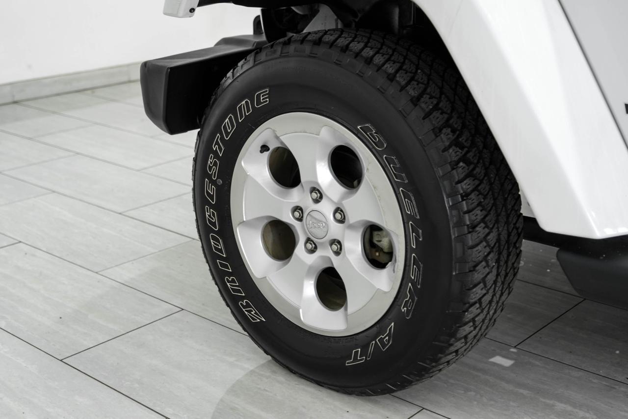 2015 Jeep Wrangler SAHARA 4WD HARD TOP CONVERTIBLE CRUISE CONTROL ALLOY WHEELS TOW HITCH Carrollton TX