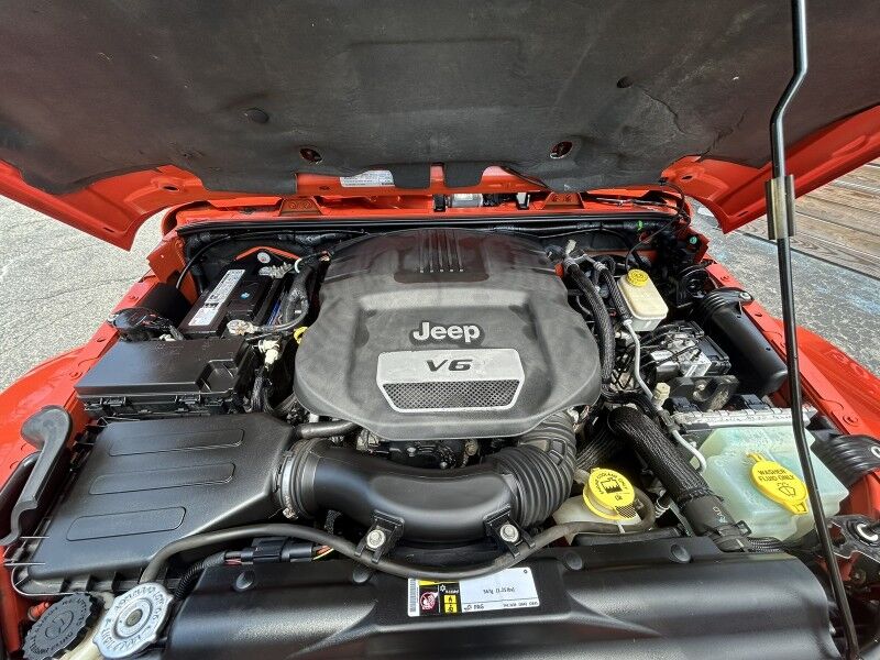 2015 Jeep Wrangler Sahara - 1 OWNER - GREAT SERVICE HISTORY - LEATHER Whitinsville MA