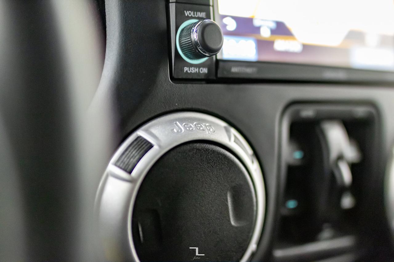 2015 Jeep Wrangler Unlimited 4x4 Sahara Leather Nav Red Deer AB