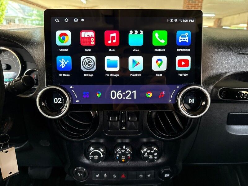 2015 Jeep Wrangler Unlimited Altitude photo 22