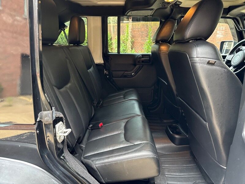 2015 Jeep Wrangler Unlimited Altitude photo 32