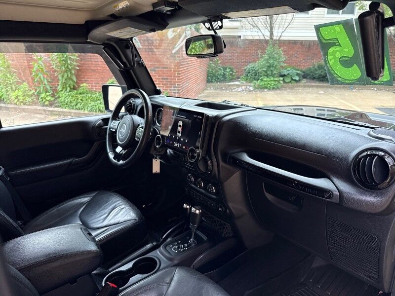 2015 Jeep Wrangler Unlimited Altitude photo 29