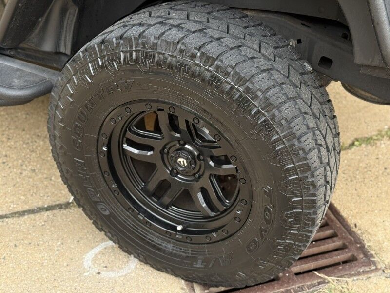 2015 Jeep Wrangler Unlimited Altitude photo 38