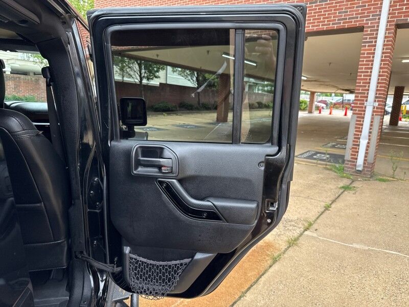 2015 Jeep Wrangler Unlimited Altitude photo 15