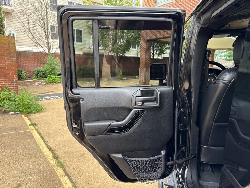 2015 Jeep Wrangler Unlimited Altitude photo 14