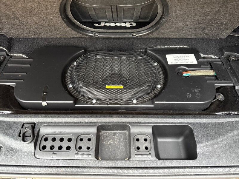 2015 Jeep Wrangler Unlimited Altitude photo 36