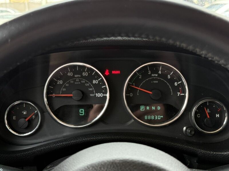 2015 Jeep Wrangler Unlimited Altitude photo 19