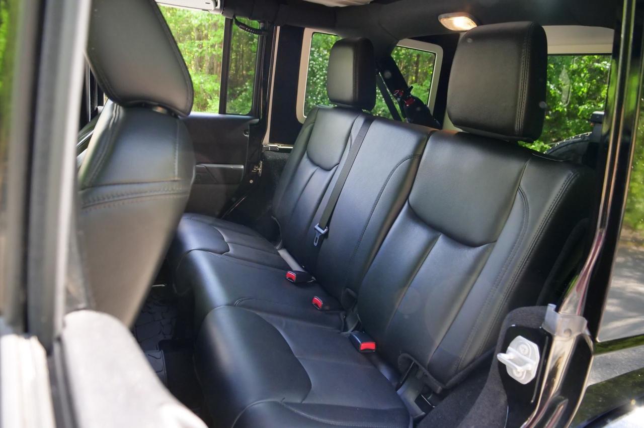 2015 Jeep Wrangler Unlimited Altitude 4X4 / Upgrades / Heated Front Seats! Lincolnton NC