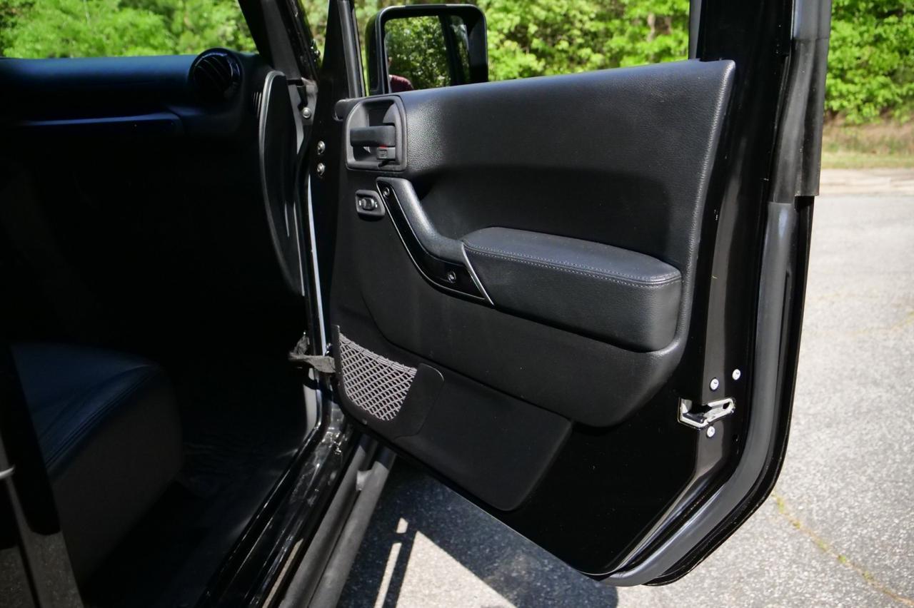 2015 Jeep Wrangler Unlimited Altitude 4X4 / Upgrades / Heated Front Seats! Lincolnton NC