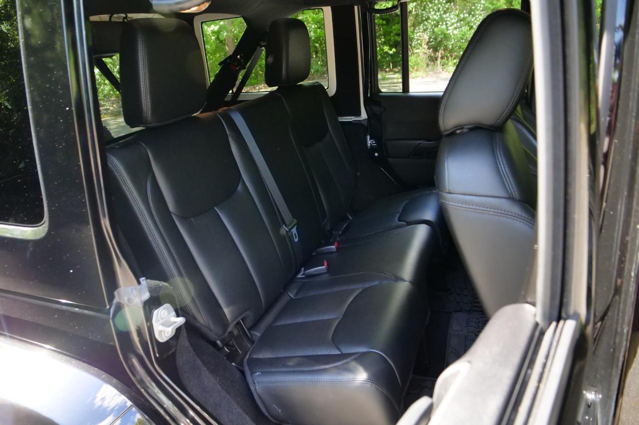 2015 Jeep Wrangler Unlimited Altitude 4X4 / Upgrades / Heated Front Seats! Lincolnton NC