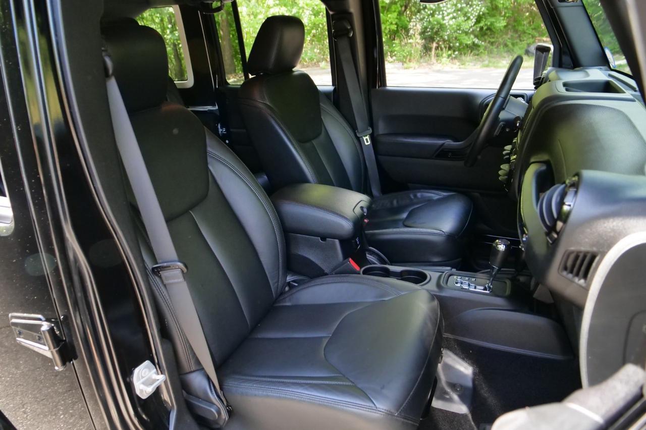 2015 Jeep Wrangler Unlimited Altitude 4X4 / Upgrades / Heated Front Seats! Lincolnton NC