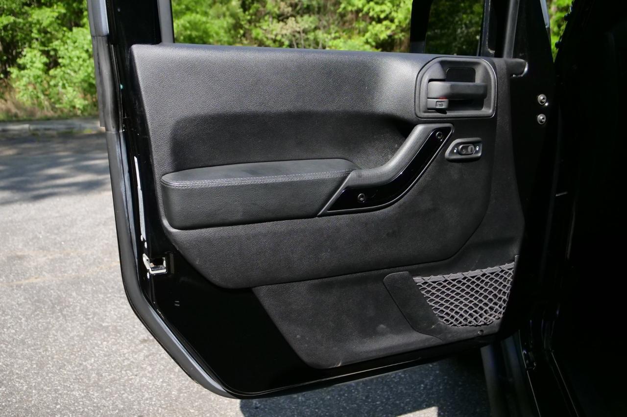 2015 Jeep Wrangler Unlimited Altitude 4X4 / Upgrades / Heated Front Seats! Lincolnton NC