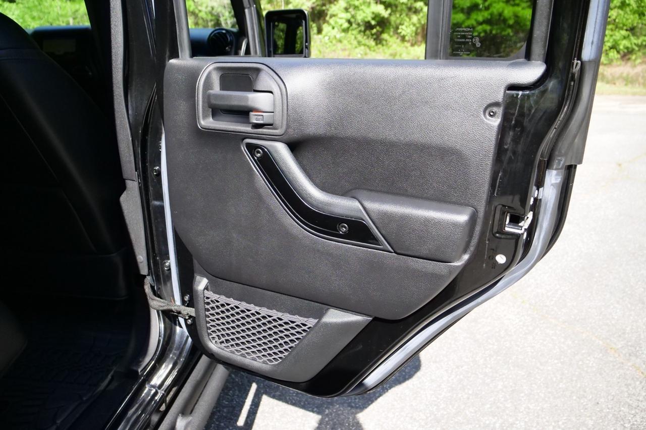 2015 Jeep Wrangler Unlimited Altitude 4X4 / Upgrades / Heated Front Seats! Lincolnton NC