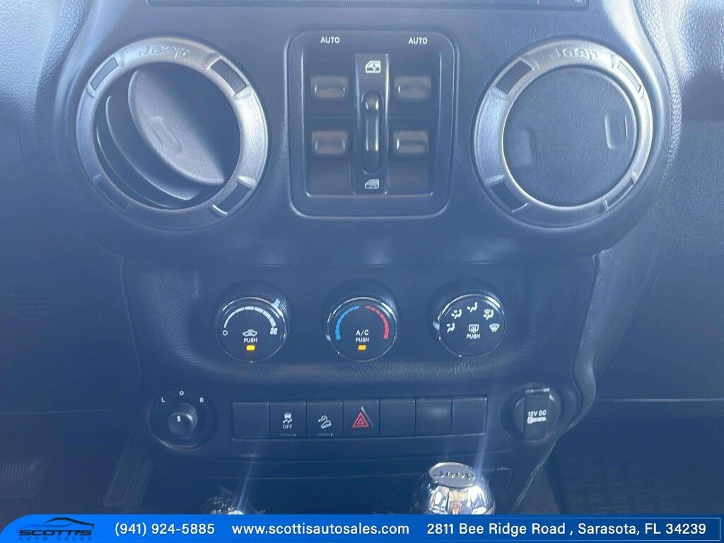 2015 Jeep Wrangler Unlimited Freedom Edition~4X4~ANTI-THEFT SYSTEM~CRASH SENSORS~CRUISE CONTRO;~LIMITED SLIP DIFFERENTIAL~PREMIUM SOUND SYSTEM~REMOVABLE ROOF~RUNNING BOARDS~TOW HOOKS~TRAILER WIRING Sarasota FL