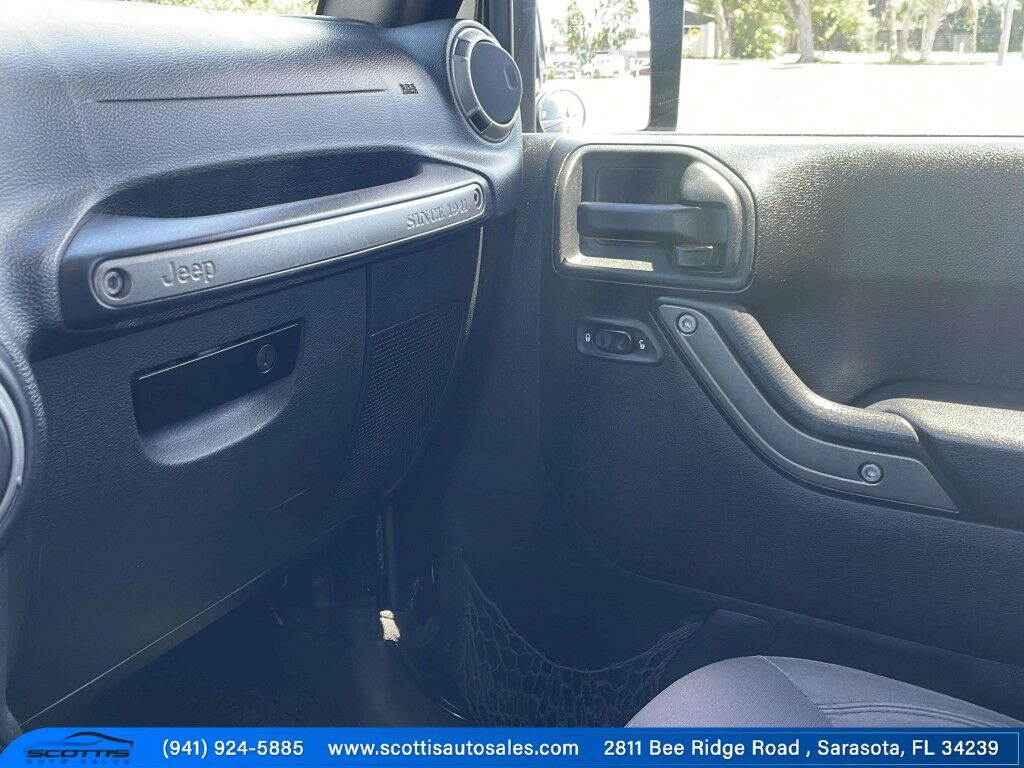 2015 Jeep Wrangler Unlimited Freedom Edition~4X4~ANTI-THEFT SYSTEM~CRASH SENSORS~CRUISE CONTRO;~LIMITED SLIP DIFFERENTIAL~PREMIUM SOUND SYSTEM~REMOVABLE ROOF~RUNNING BOARDS~TOW HOOKS~TRAILER WIRING Sarasota FL