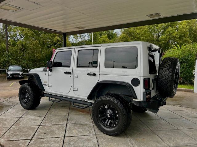 2015 Jeep Wrangler Unlimited Sahara photo 2